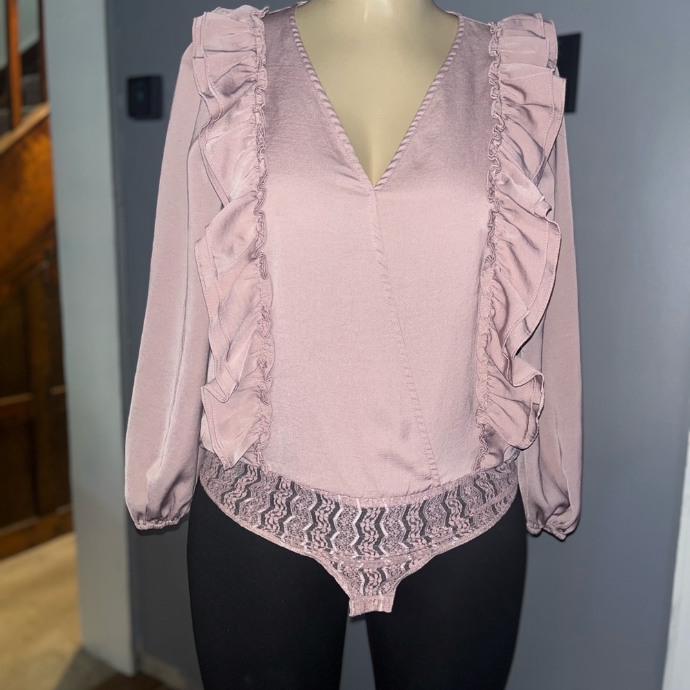 Ezra pink ruffle bodysuit - M